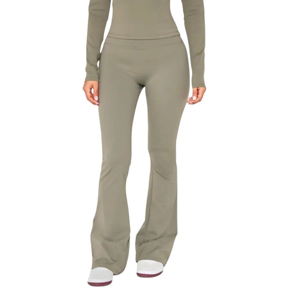 Nwt Pretty Little Thing Petite Sculpt High Waist Flared Yoga Pants